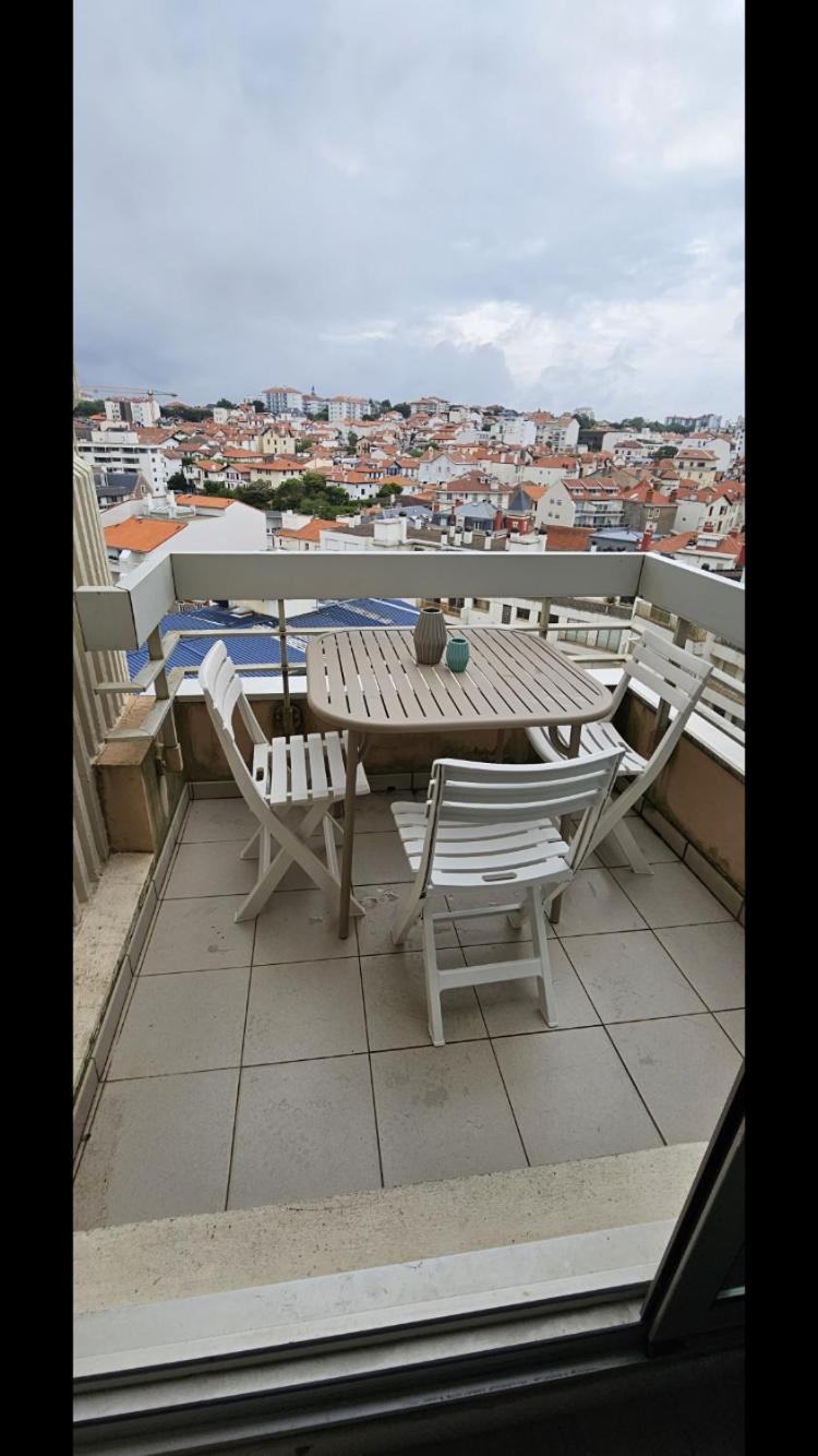 Studio Victoria Centre Grande Plage And Pool Biarritz Bagian luar foto